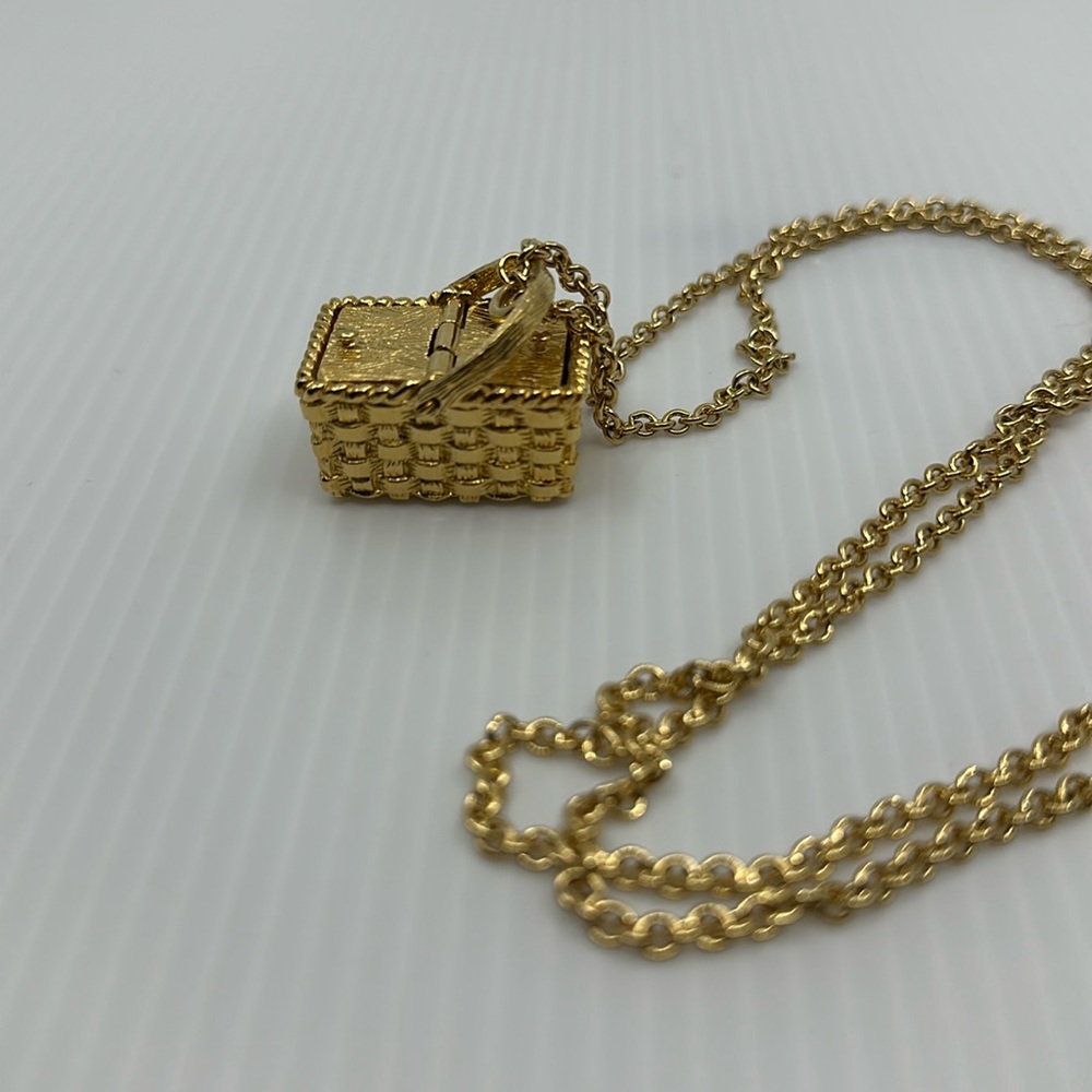 Vintage goldtone basket pendant long necklace